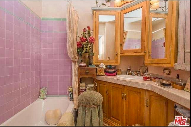 Illustration for article titled You Have to See the House Dolly Parton Just Put On the Market
